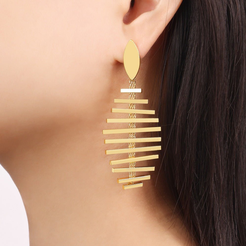 18K gold fish bone and tassel design earrings - JuVons