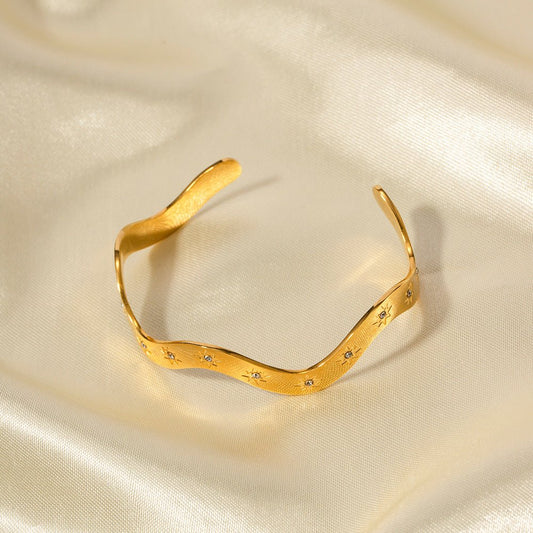 18K gold luxury high-end irregular diamond design bracelet - JuVons