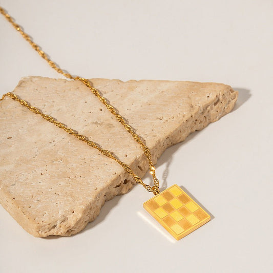 18K Gold Vintage Square Checkerboard Design Pendant Necklace - JuVons
