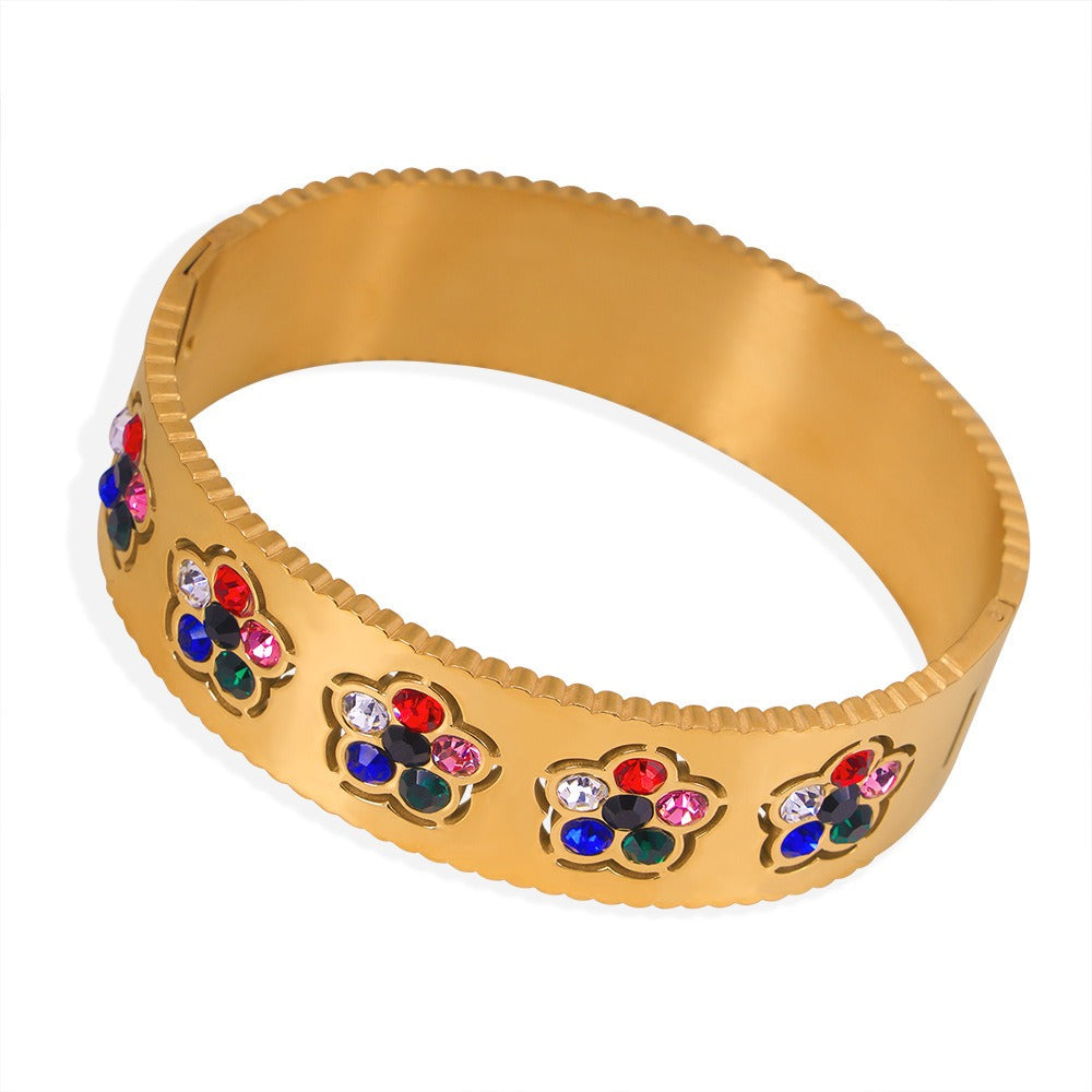 18K gold classic floral diamond design bracelet