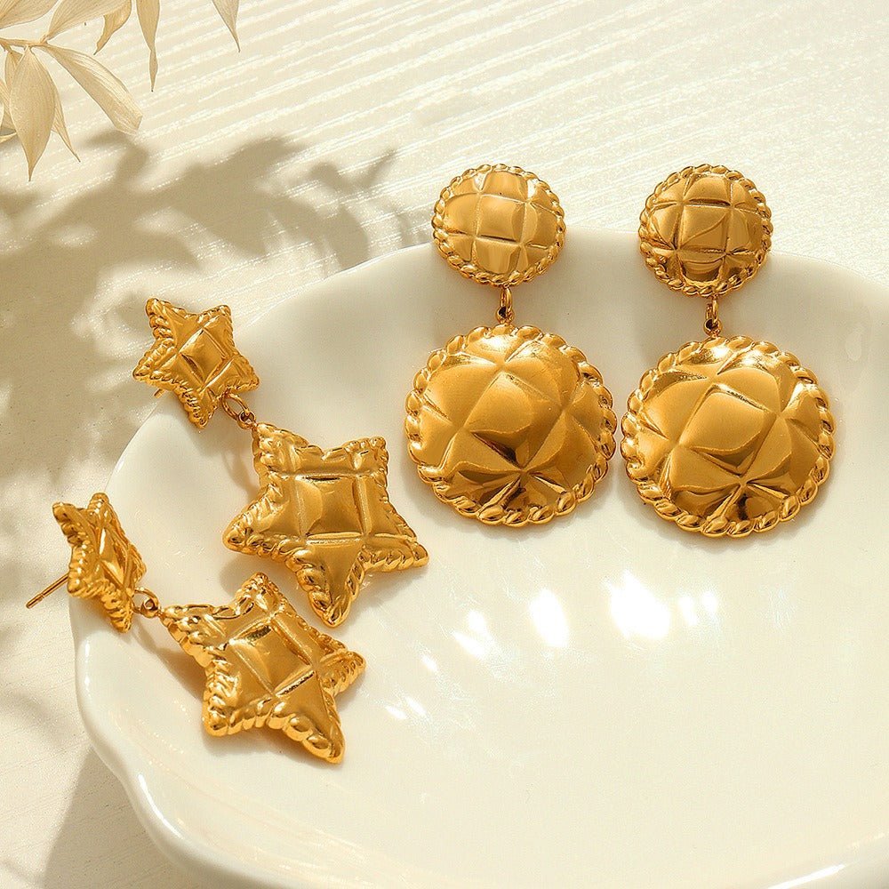 Graceful round/star-shaped earrings with striped design in 18K gold - JuVons