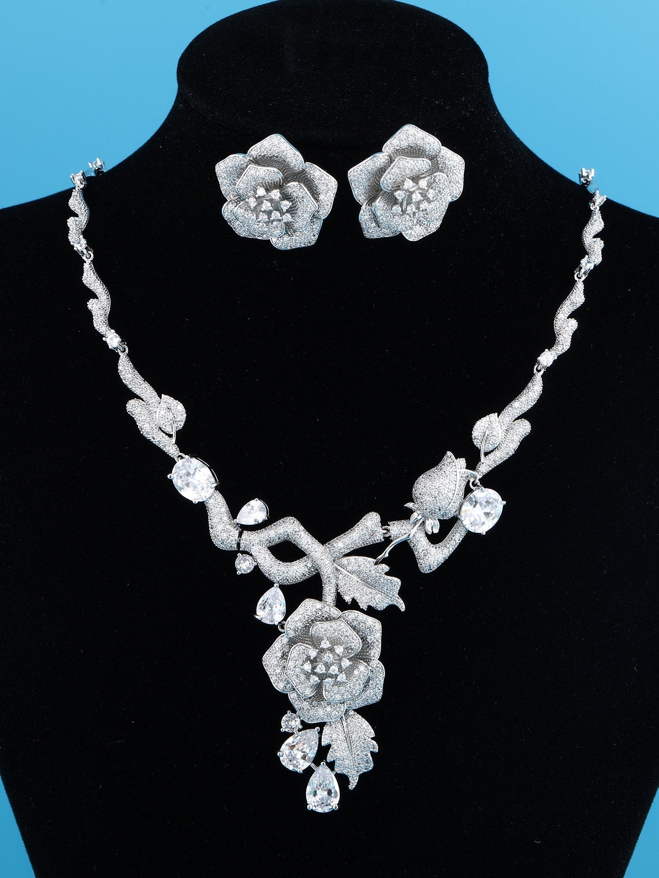 Luxury statement earrings & necklace set - JuVons