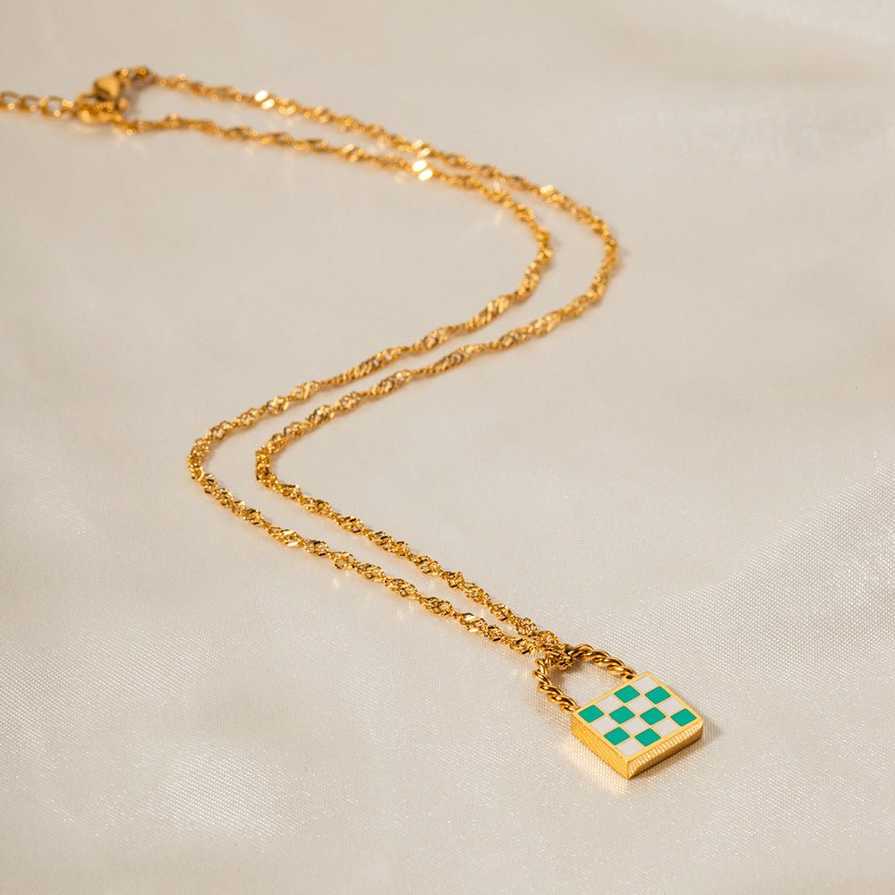 18K Checker Green and White Design Pendant Necklace - JuVons